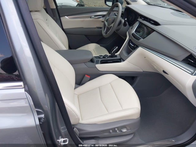 2025 CADILLAC XT5 1GYKNCRS4SZ147317 Photo 4