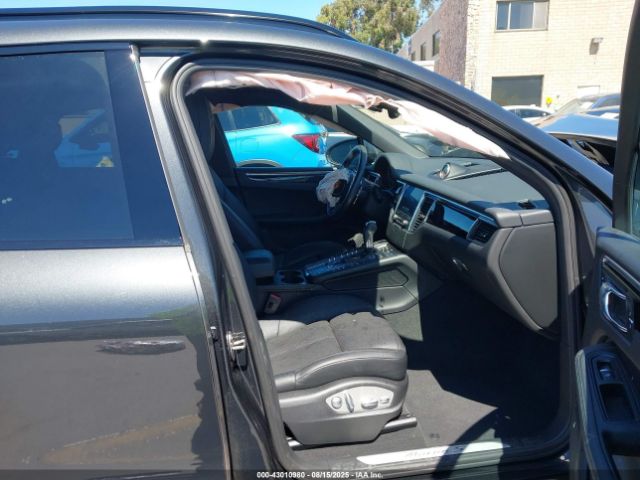 2017 PORSCHE MACAN WP1AB2A54HLB13947 Photo 4