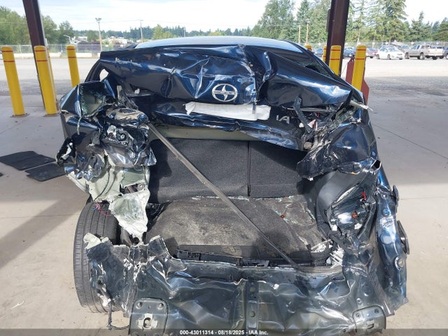 3MYDLBZV5GY137830 Scion p5v