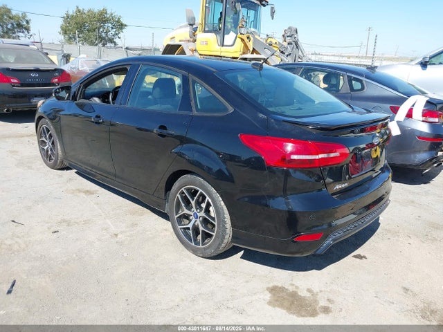 Ford 2016 2016 1FADP3F21GL363185 Image 3