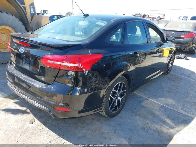 Ford 2016 2016 1FADP3F21GL363185 Image 4
