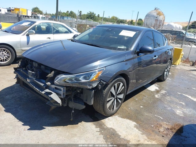 Nissan 2019 2019 1N4BL4EV7KC167085 Image 2