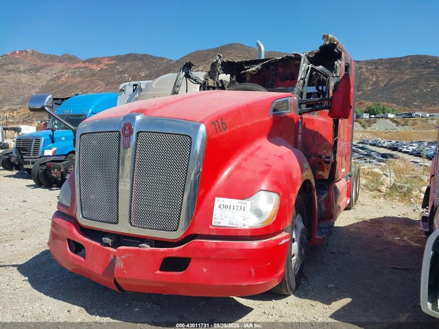 43011731 :رقم المزاد ، 1XKYD49X2HJ180364 vin ، 2017 Kenworth T680 مزاد بيع