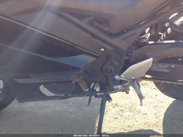 2023 YAMAHA YZFR3 MH3RH18Y8PK013448 Photo 8