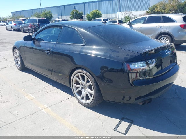 2011 AUDI A5 WAUCFAFR5BA024327 Photo 2