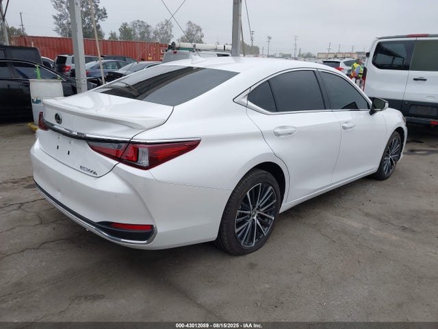 58ADA1C11SU062614 Lexus a25a-fxs