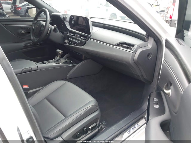 58ADA1C11SU062614 Lexus a25a-fxs