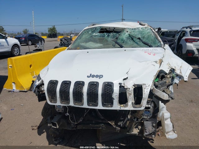 1C4PJLDB0HW523116 Jeep Cherokee Limited Fwd