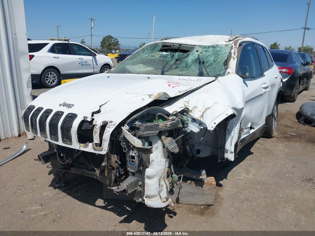 1C4PJLDB0HW523116 Jeep Cherokee Limited Fwd