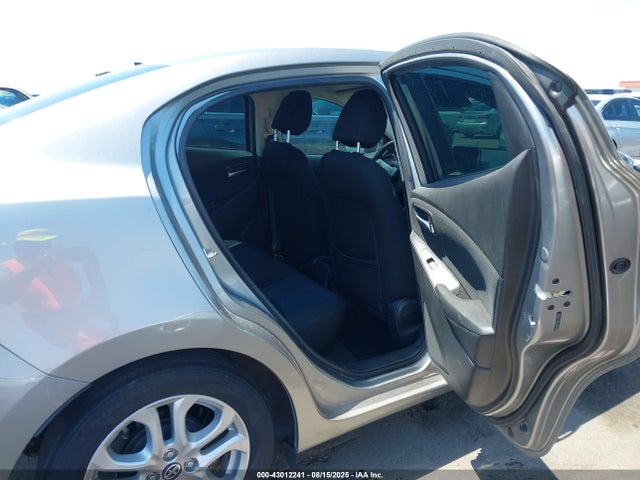 3MYDLBZV6GY139182 Scion p5v