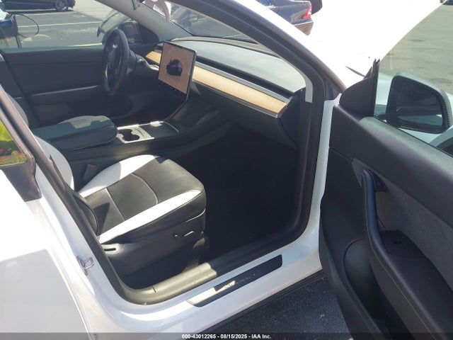 2022 TESLA MODEL Y 7SAYGDEFXNF462757 Photo 4