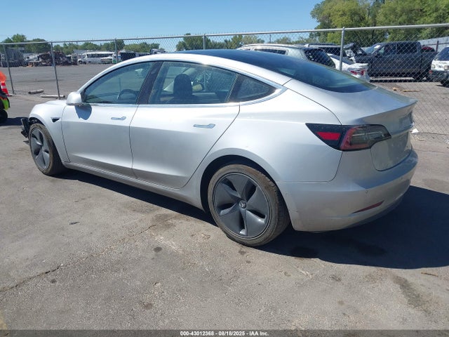 2018 TESLA MODEL 3 5YJ3E1EB9JF073966 Photo 2