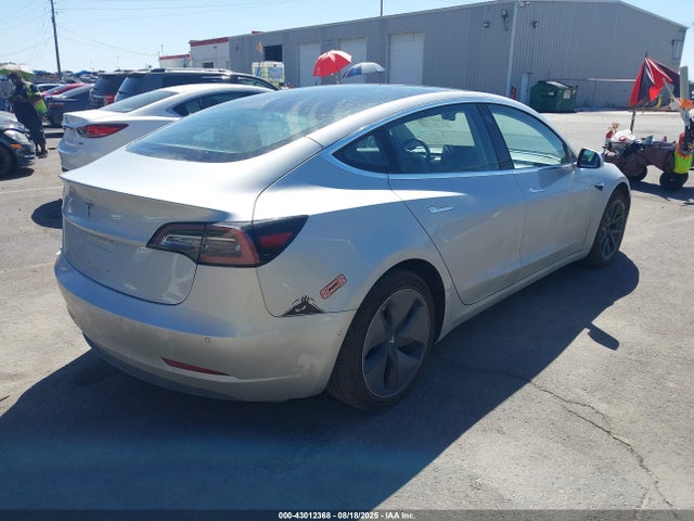 2018 TESLA MODEL 3 5YJ3E1EB9JF073966 Photo 3