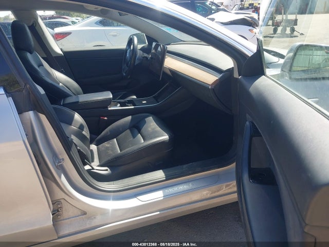 2018 TESLA MODEL 3 5YJ3E1EB9JF073966 Photo 4