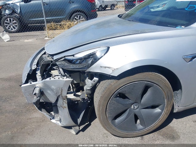 2018 TESLA MODEL 3 5YJ3E1EB9JF073966 Photo 5