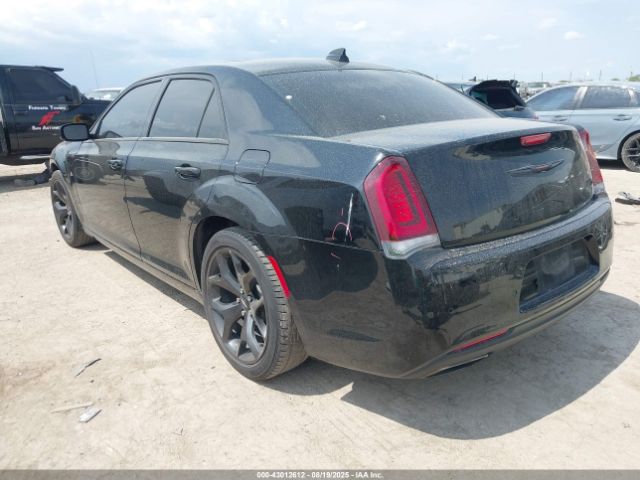 2022 CHRYSLER 300 2C3CCABG9NH107592 Photo 2