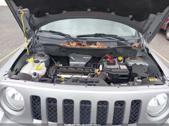 1C4NJPBA3GD602752 Jeep 2016