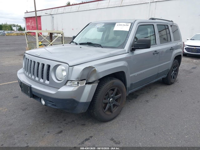 1C4NJPBA3GD602752 Jeep 2016