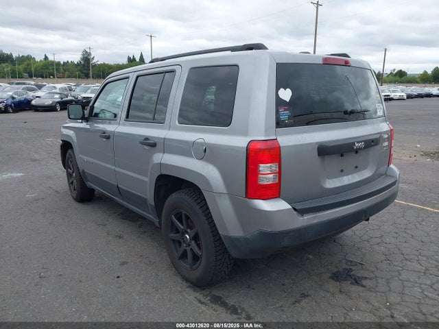 1C4NJPBA3GD602752 Jeep 2016