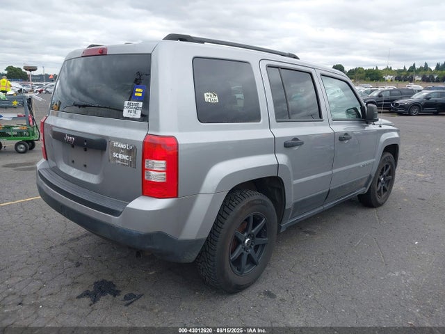 1C4NJPBA3GD602752 Jeep 2016