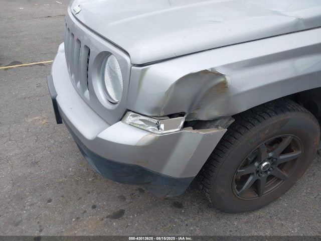 1C4NJPBA3GD602752 Jeep 2016