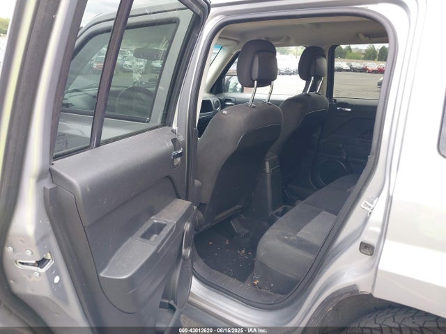 1C4NJPBA3GD602752 Jeep 2016