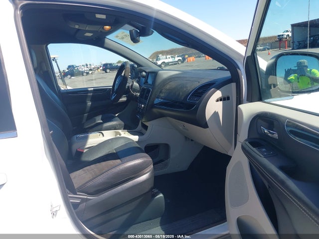 2C4RDGCG9KR633599 Dodge Grand Caravan