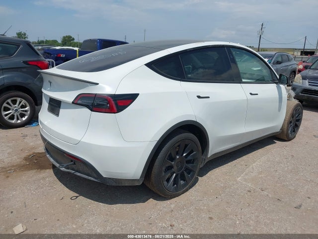 2025 TESLA MODEL Y 7SAYGDED5SA349807 Photo 3