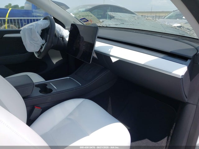 2025 TESLA MODEL Y 7SAYGDED5SA349807 Photo 4