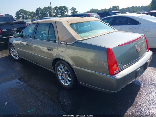 2011 CADILLAC DTS 1G6KD5E68BU105990 Photo 2