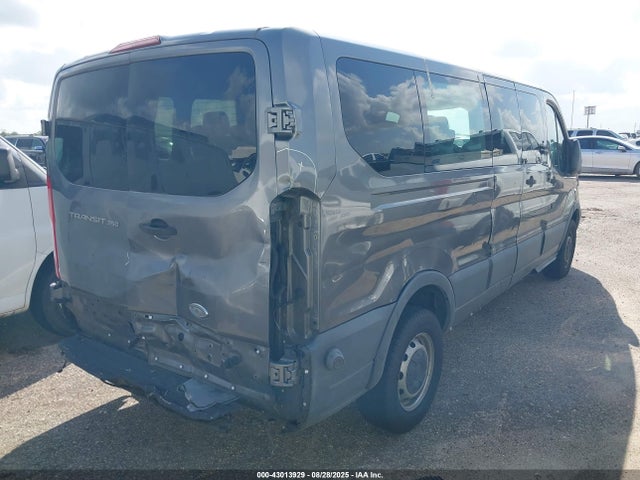 1FBZX2ZM2FKA68208 Ford 2015