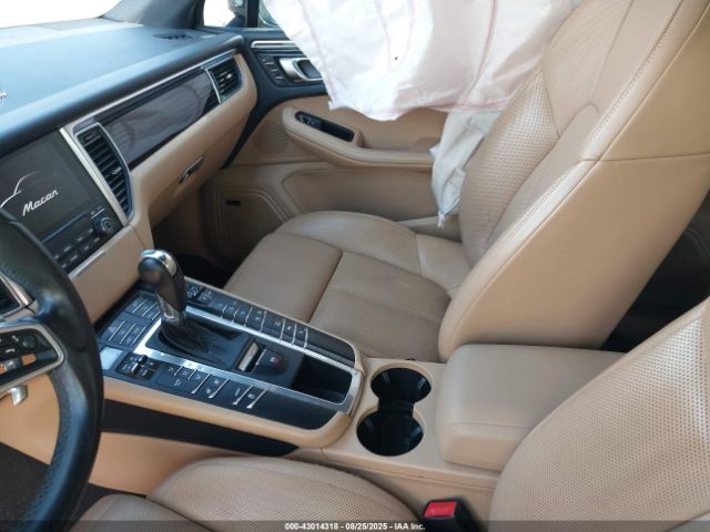 2018 PORSCHE MACAN WP1AA2A51JLB13607 Photo 4