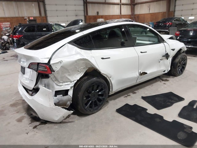 2021 TESLA MODEL Y 5YJYGDEEXMF107980 Photo 3