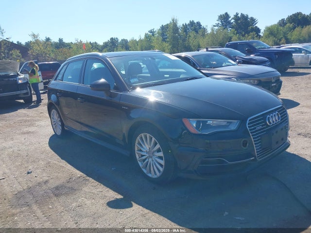 2016 AUDI A3 E-TRON WAUUPBFF7GA095632 Photo 0