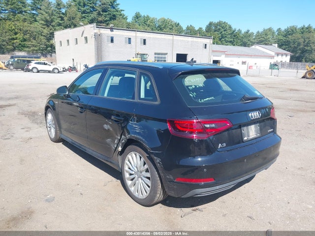 2016 AUDI A3 E-TRON WAUUPBFF7GA095632 Photo 2