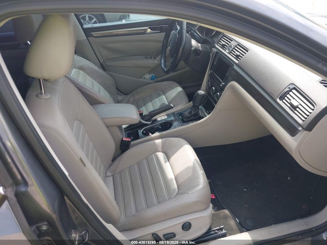 1VWCT7A30GC041420 Volkswagen 2016