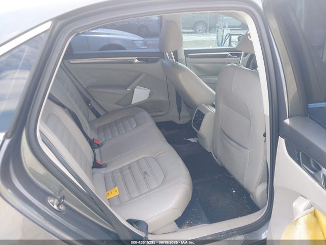 1VWCT7A30GC041420 Volkswagen 2016
