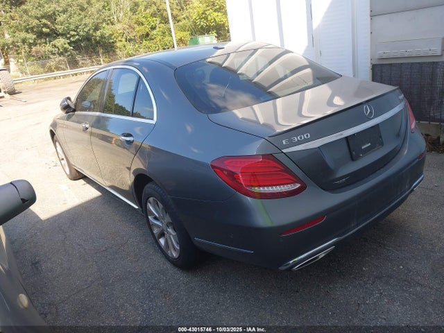 43015746 :رقم المزاد ، WDDZF4KB2HA142812 vin ، 2017 Mercedes-benz E 300 4matic مزاد بيع