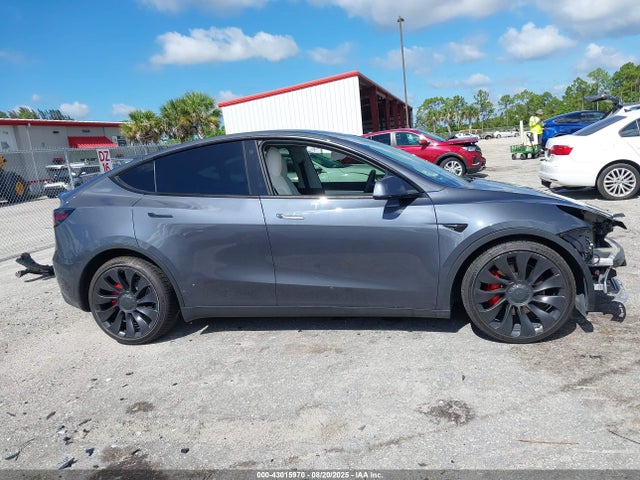 7SAYGDEF3NF326194 Tesla Model Y