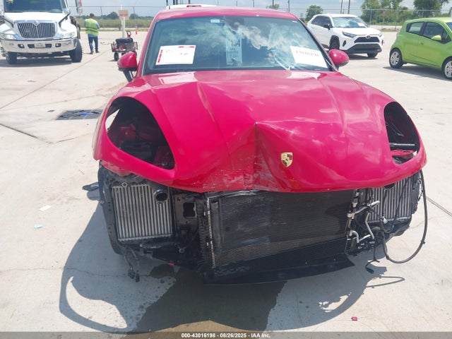 Porsche Macan 2018 WP1AG2A52JLB63348 Image 12