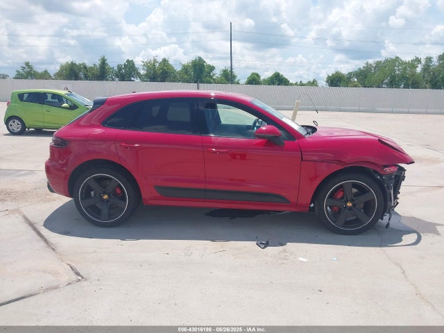 Porsche Macan 2018 WP1AG2A52JLB63348 Image 13