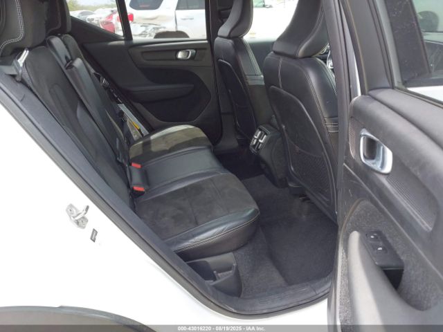 2019 VOLVO XC40 YV4162UM3K2045725 Photo 7