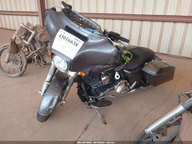 Harley-Davidson Twin Cam 103 2014 1HD1KBM16EB602635 Image 2