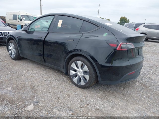 2023 TESLA MODEL Y 7SAYGDEE8PA171469 Photo 2