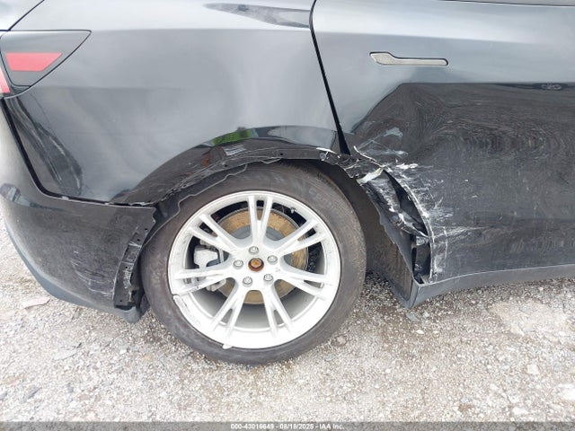 2023 TESLA MODEL Y 7SAYGDEE8PA171469 Photo 5