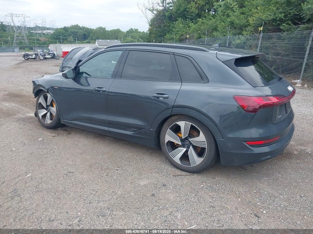 WA1LAAGE7NB012069 Audi E-Tron