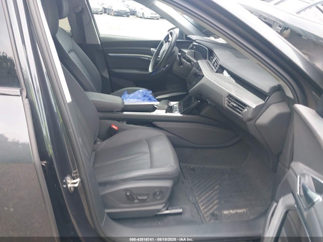 WA1LAAGE7NB012069 Audi E-Tron