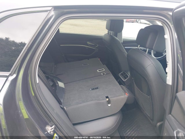 WA1LAAGE7NB012069 Audi E-Tron