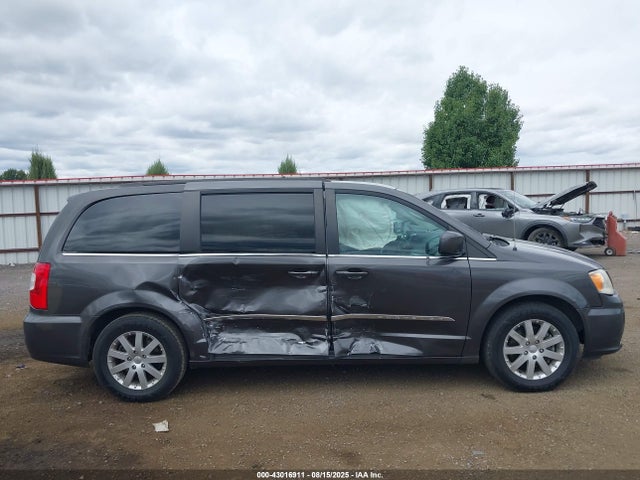 2C4RC1BG9FR676718 Chrysler Town and Country