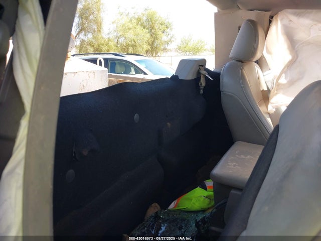 Ford 2018 2018 1FTBF2B69JEB41027 Image 3